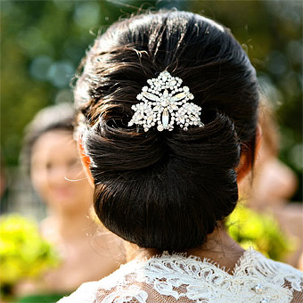 This type of bridal up style is extremely glamorous would suit a more 